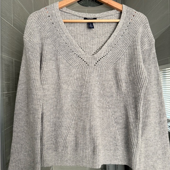 GAP Grey Sweater- Size S - Picture 1 of 3